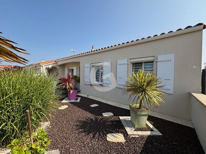 Image No.15-3 Bed House for sale