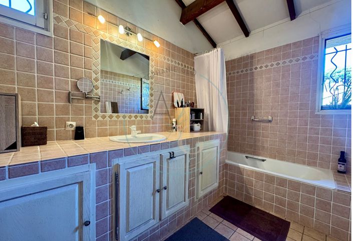 Image No.6-4 Bed House for sale