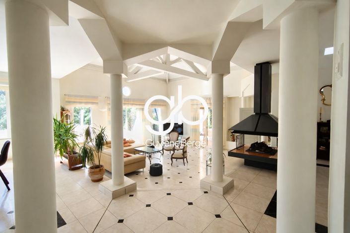 Image No.2-5 Bed House for sale