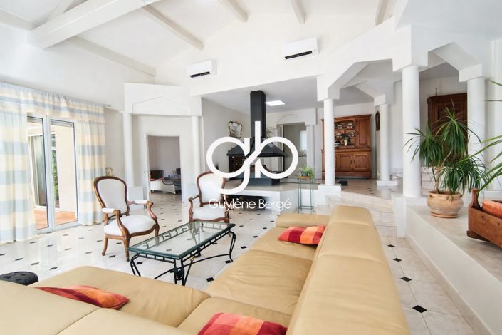 Image No.3-5 Bed House for sale