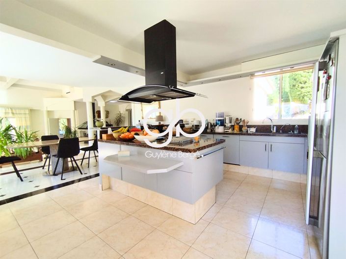 Image No.5-5 Bed House for sale