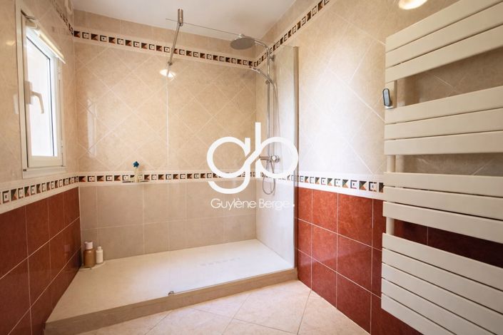 Image No.9-5 Bed House for sale