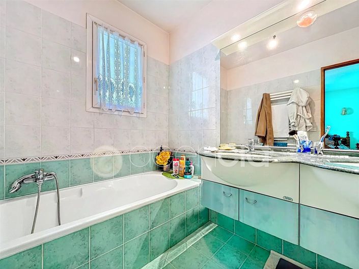 Image No.12-3 Bed House for sale