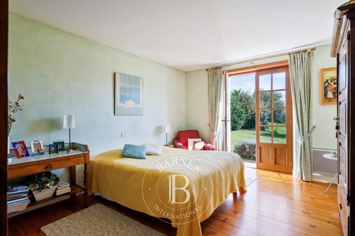 Image No.12-9 Bed House for sale