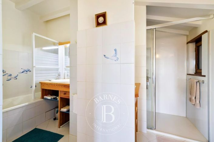 Image No.16-9 Bed House for sale