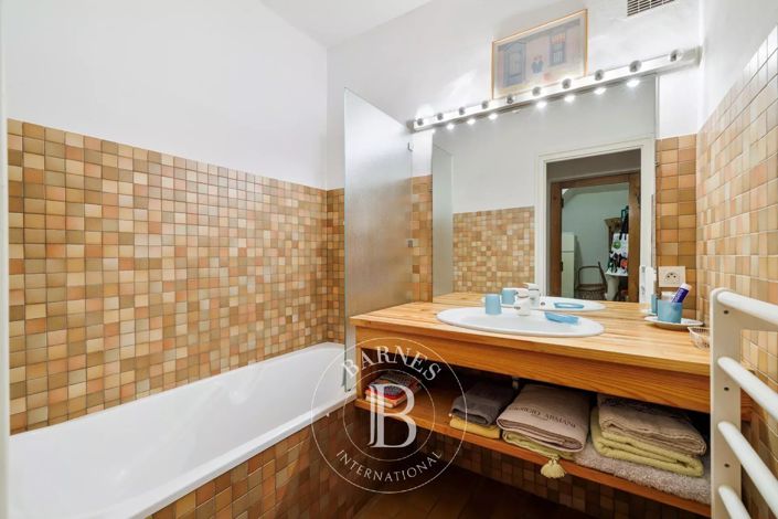 Image No.19-9 Bed House for sale