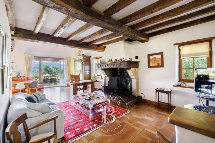 Image No.7-9 Bed House for sale