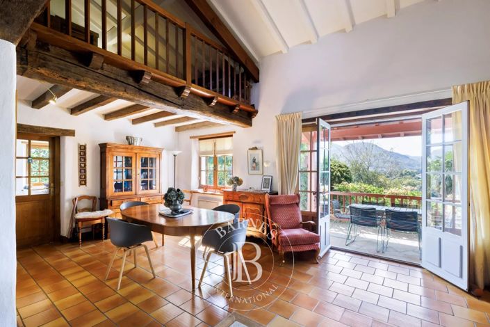 Image No.8-9 Bed House for sale