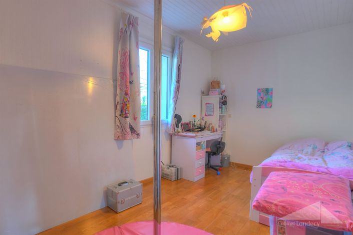 Image No.11-5 Bed House for sale