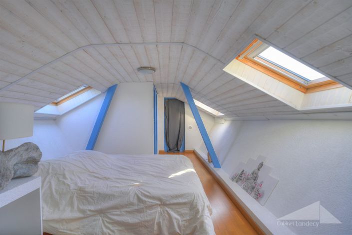 Image No.12-5 Bed House for sale