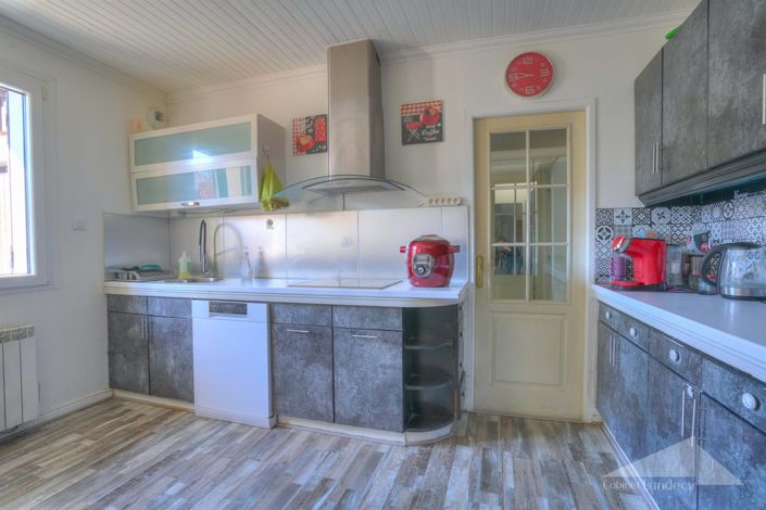 Image No.7-5 Bed House for sale