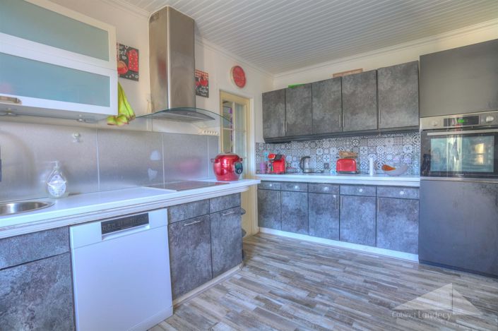 Image No.8-5 Bed House for sale