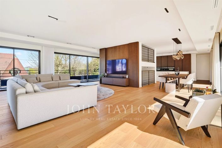 Image No.6-5 Bed House for sale