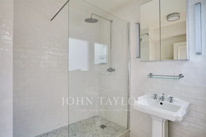 Image No.10-3 Bed House for sale