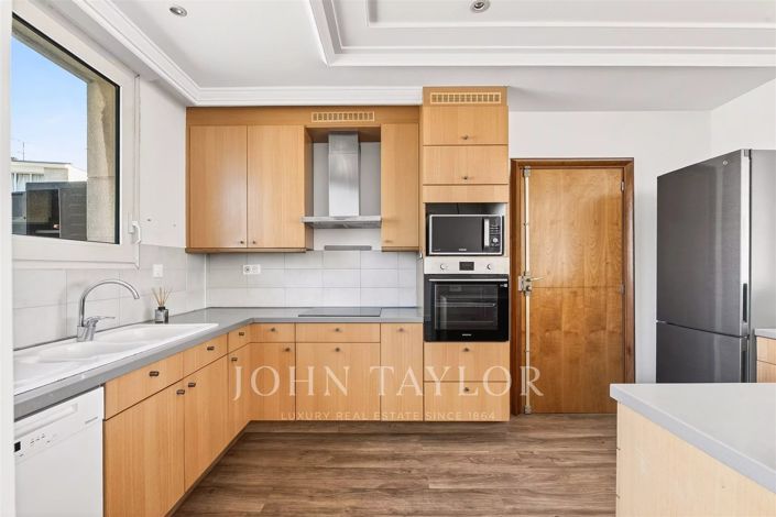 Image No.11-3 Bed Apartment for sale