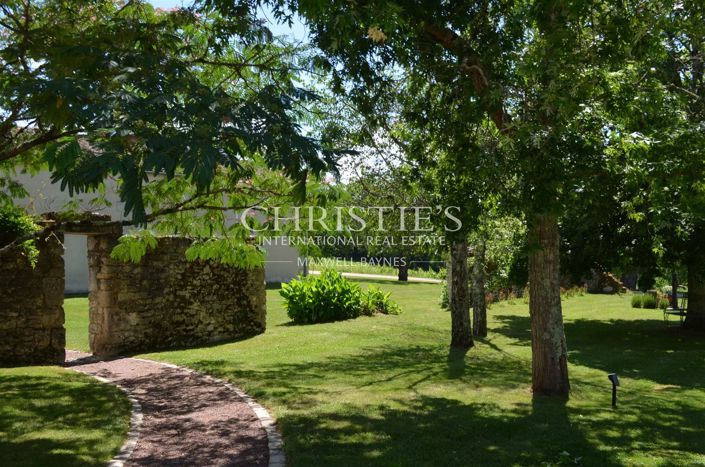 Image No.5-8 Bed House for sale