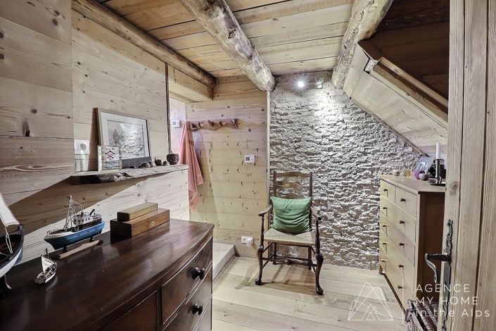 Image No.10-5 Bed House for sale