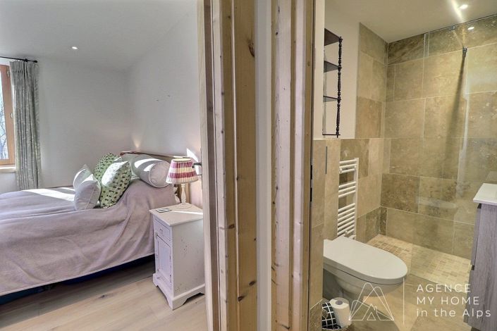 Image No.8-5 Bed House for sale