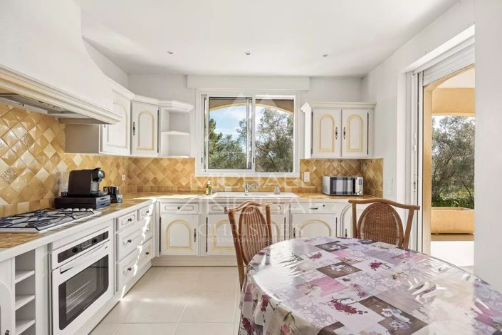 Image No.6-4 Bed House for sale