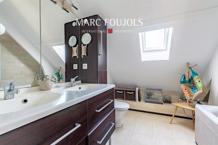 Image No.8-4 Bed House for sale