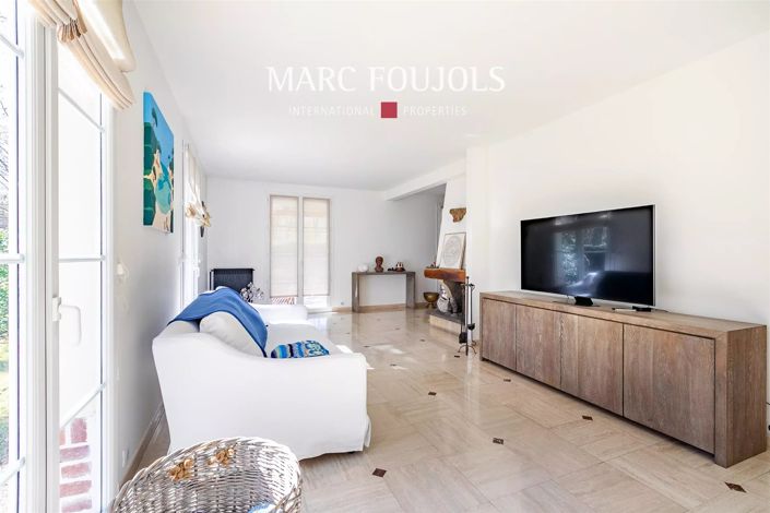 Image No.10-3 Bed House for sale