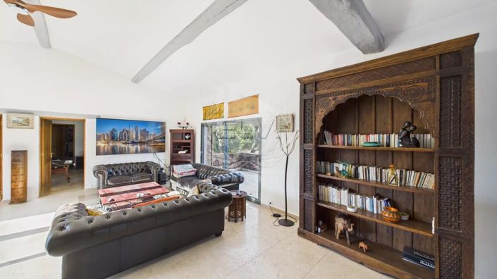 Image No.10-3 Bed House for sale