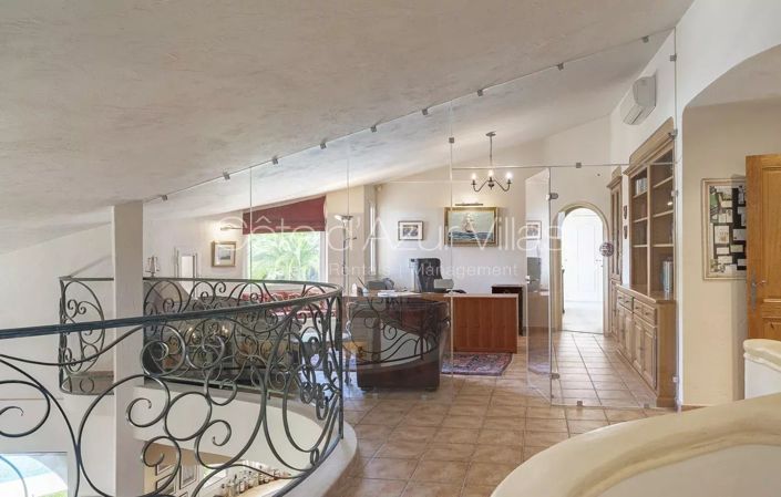 Image No.20-6 Bed House for sale