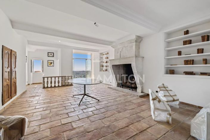 Image No.5-2 Bed House for sale