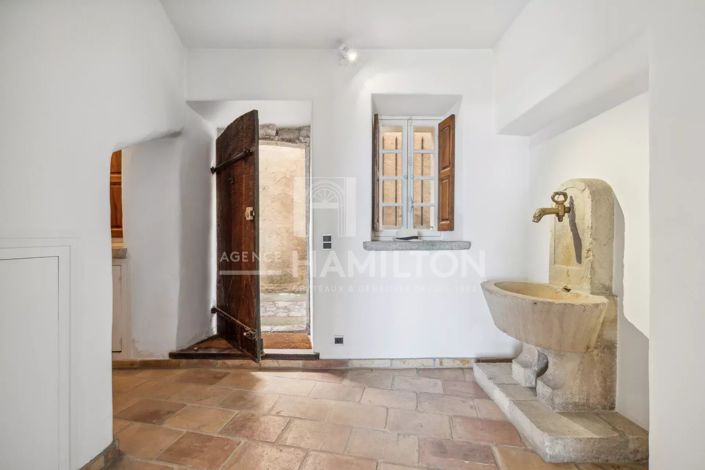 Image No.8-2 Bed House for sale