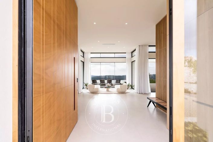 Image No.11-7 Bed House for sale