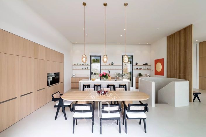 Image No.13-7 Bed House for sale