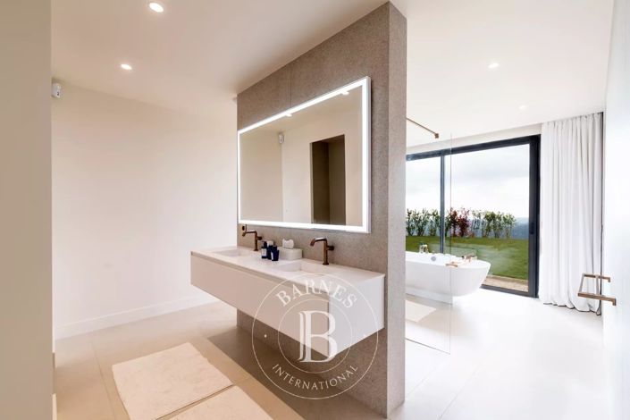 Image No.15-7 Bed House for sale