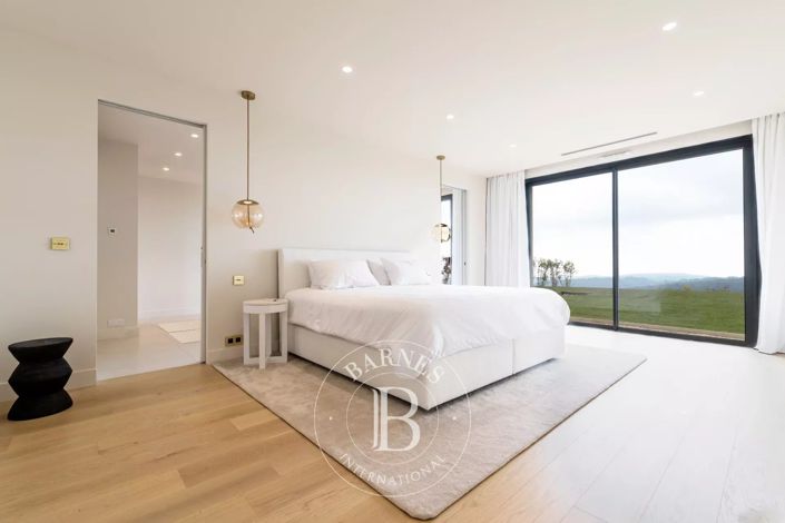 Image No.16-7 Bed House for sale