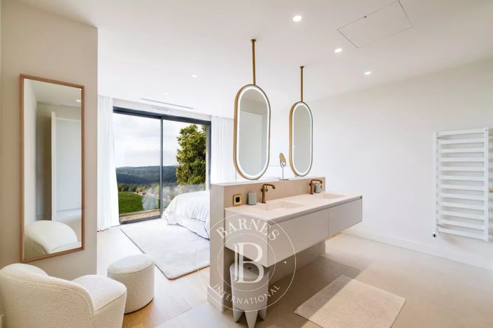 Image No.19-7 Bed House for sale