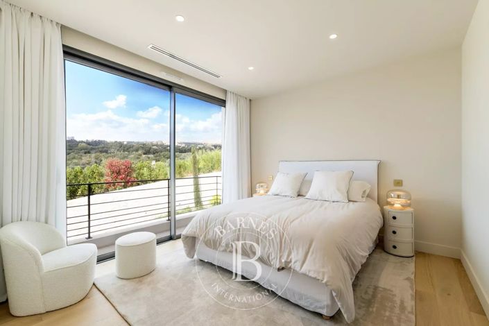 Image No.25-7 Bed House for sale