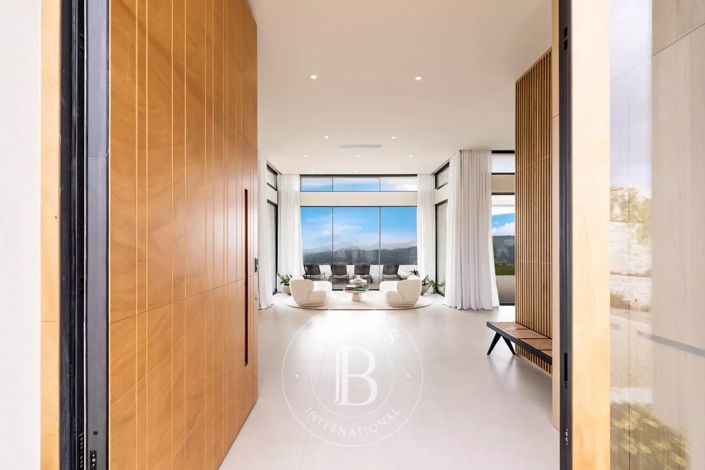 Image No.26-7 Bed House for sale