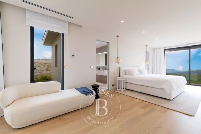 Image No.27-7 Bed House for sale