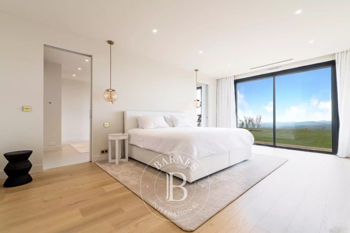 Image No.28-7 Bed House for sale