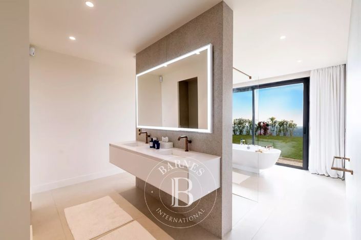 Image No.29-7 Bed House for sale