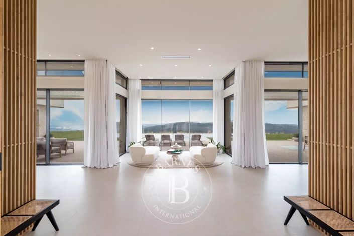 Image No.32-7 Bed House for sale