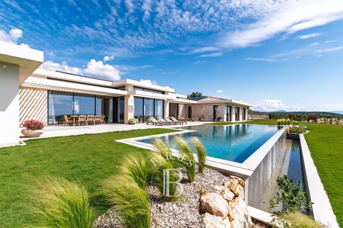 Image No.7-7 Bed House for sale