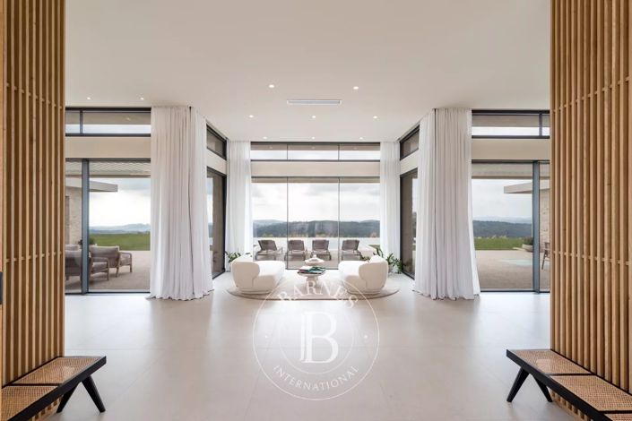 Image No.9-7 Bed House for sale