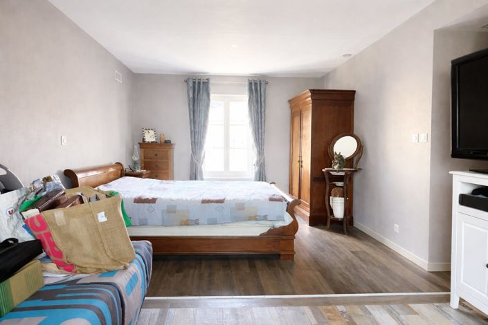 Image No.11-3 Bed House for sale