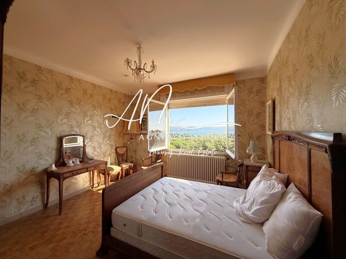 Image No.10-3 Bed House for sale