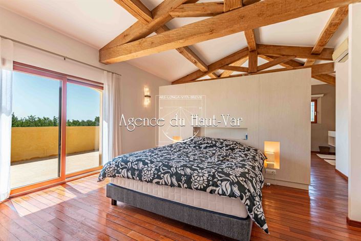 Image No.24-4 Bed House for sale