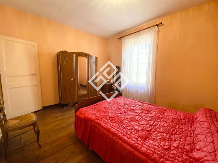 Image No.2-4 Bed House for sale