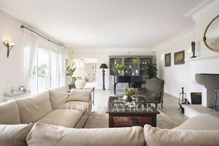 Image No.10-6 Bed House for sale