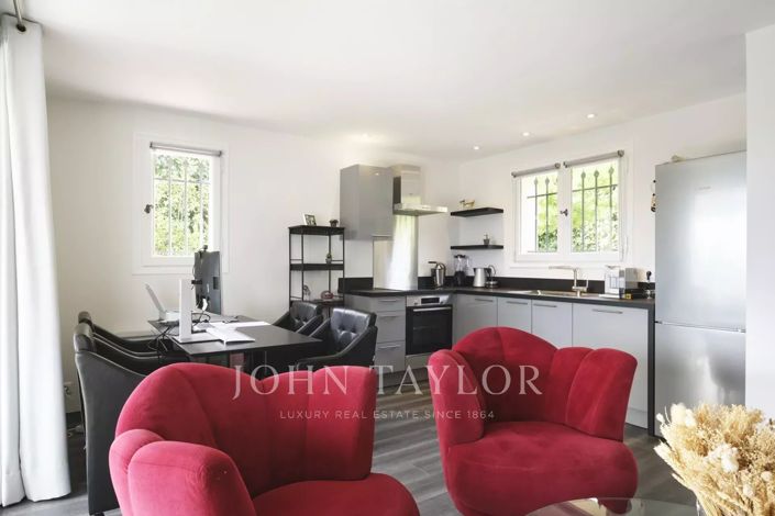 Image No.21-6 Bed House for sale