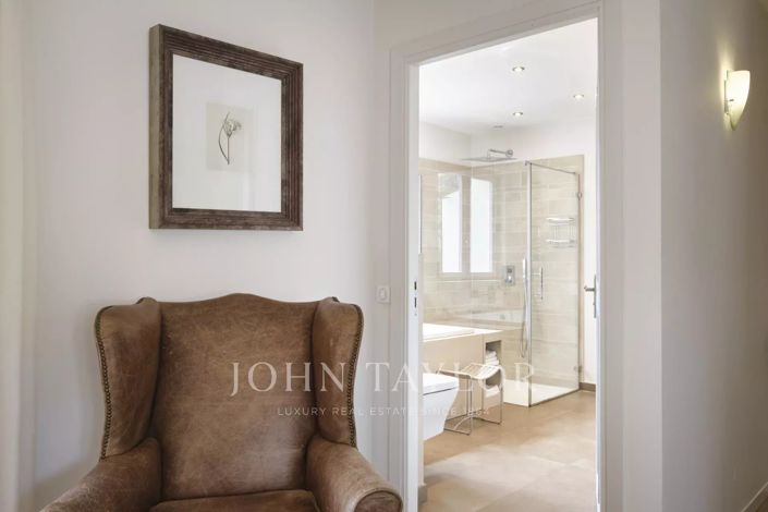 Image No.25-6 Bed House for sale