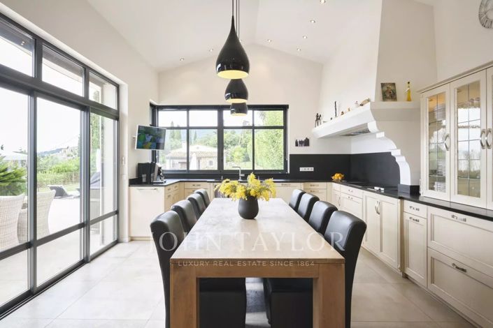 Image No.6-6 Bed House for sale